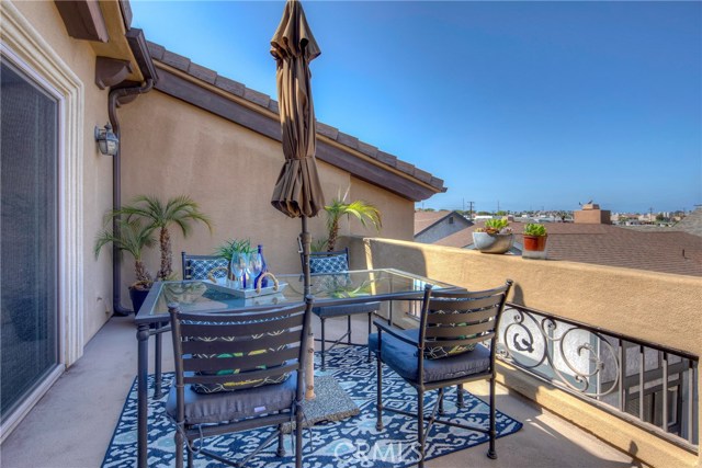2111 Carnegie Lane, Redondo Beach, California 90278, 3 Bedrooms Bedrooms, ,2 BathroomsBathrooms,Residential,Sold,Carnegie,SB18198001