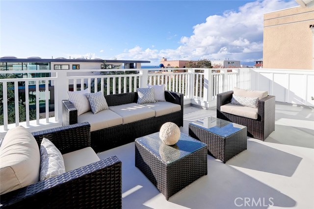 2204 Alma Avenue, Manhattan Beach, California 90266, 4 Bedrooms Bedrooms, ,3 BathroomsBathrooms,Residential,Sold,Alma,SB19265065