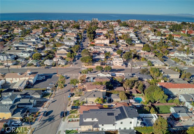 1019 Avenue B, Redondo Beach, California 90277, 4 Bedrooms Bedrooms, ,2 BathroomsBathrooms,Residential,Sold,Avenue B,PV20263391