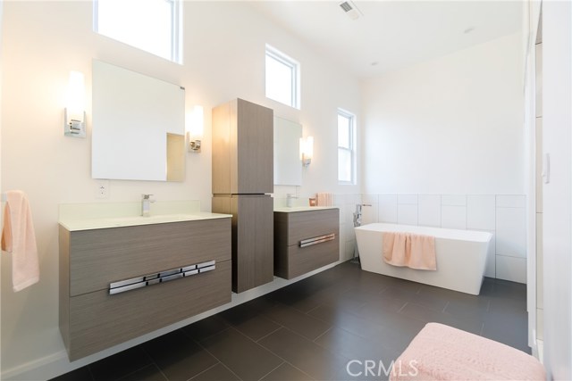 2524 Manhattan Avenue, Hermosa Beach, California 90254, 5 Bedrooms Bedrooms, ,3 BathroomsBathrooms,Residential,Sold,Manhattan,SB18096858