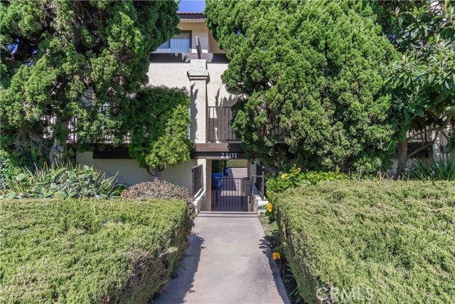 Welcome to 2101 Vanderbilt Lane in Redondo Beach!