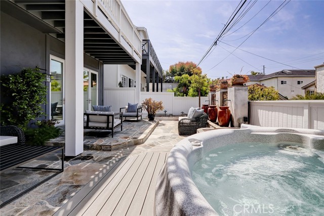 2905 Maple Avenue, Manhattan Beach, California 90266, 4 Bedrooms Bedrooms, ,3 BathroomsBathrooms,Residential,Sold,Maple,SB21079854