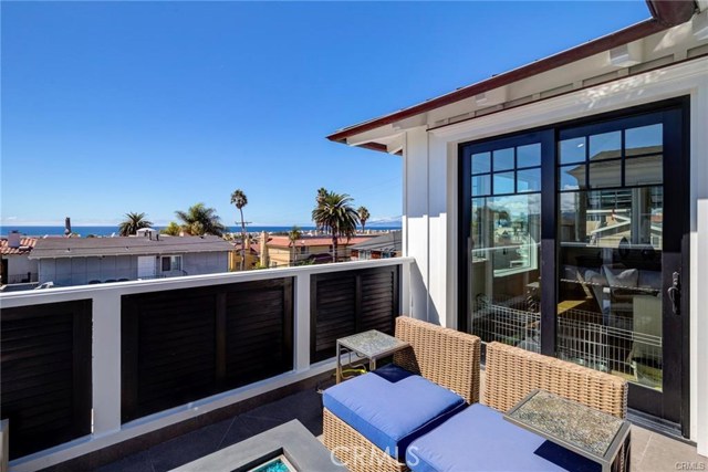 548 Pine Street, Hermosa Beach, California 90254, 4 Bedrooms Bedrooms, ,3 BathroomsBathrooms,Residential,Sold,Pine,SB19142992