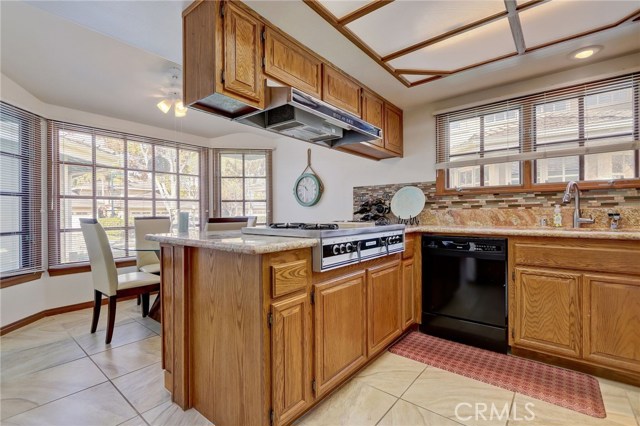 22 Dover Place, Manhattan Beach, California 90266, 2 Bedrooms Bedrooms, ,2 BathroomsBathrooms,Residential,Sold,Dover,SB18247176