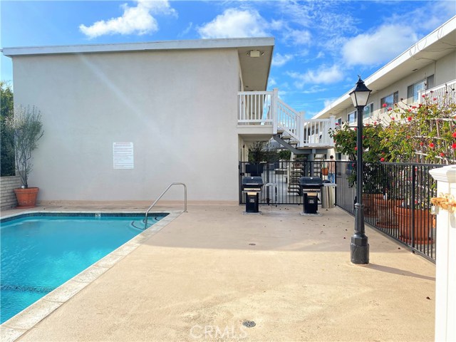 2411 Prospect Avenue, Hermosa Beach, California 90254, 2 Bedrooms Bedrooms, ,1 BathroomBathrooms,Residential,Sold,Prospect,SB21014634