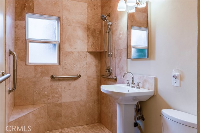 1813 Lynngrove Drive, Manhattan Beach, California 90266, 2 Bedrooms Bedrooms, ,Residential,Sold,Lynngrove,SB18291838