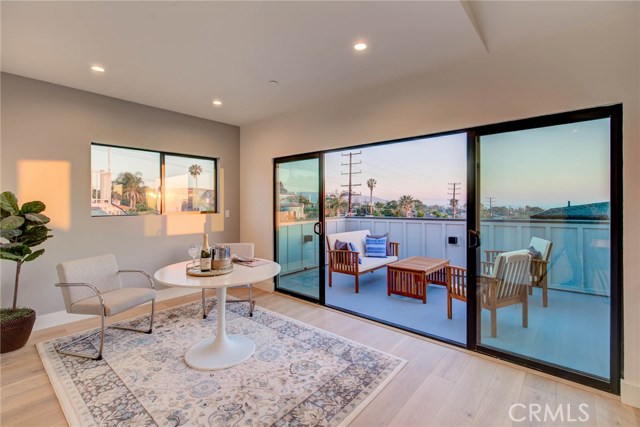 602 Irena Avenue, Redondo Beach, California 90277, 4 Bedrooms Bedrooms, ,4 BathroomsBathrooms,Residential,Sold,Irena,PV19131744