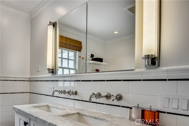 552 3rd Street, Manhattan Beach, California 90266, 3 Bedrooms Bedrooms, ,1 BathroomBathrooms,Residential,Sold,3rd,SB21099557