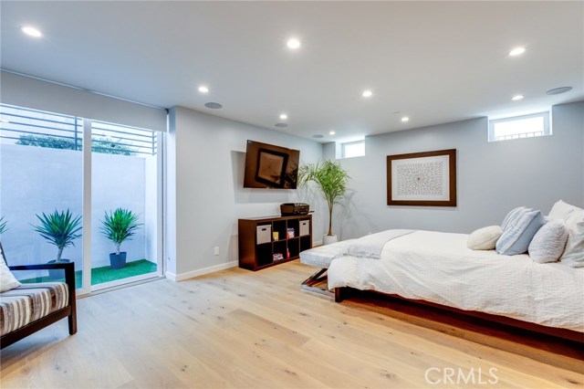 728 Lucia Avenue, Redondo Beach, California 90277, 4 Bedrooms Bedrooms, ,2 BathroomsBathrooms,Residential,Sold,Lucia,SB19142889