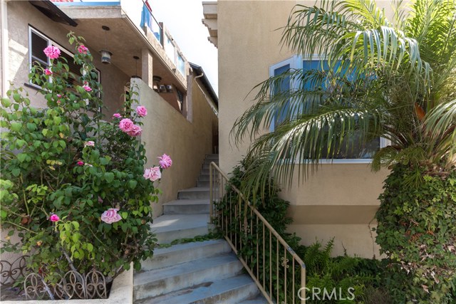 1220 Ocean Drive, Hermosa Beach, California 90254, 4 Bedrooms Bedrooms, ,3 BathroomsBathrooms,Residential,Sold,Ocean,SB17068697