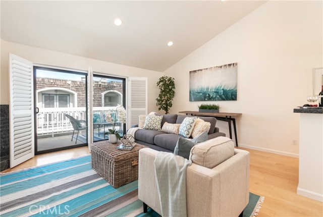 114 Guadalupe Avenue, Redondo Beach, California 90277, 2 Bedrooms Bedrooms, ,Residential,Sold,Guadalupe,SB19074799