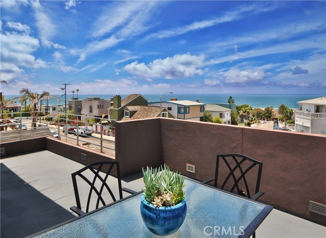 2412 Park Avenue, Hermosa Beach, California 90254, 3 Bedrooms Bedrooms, ,2 BathroomsBathrooms,Residential,Sold,Park,SB17152772