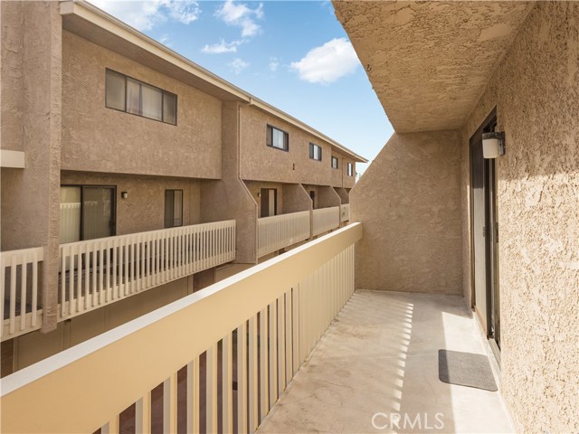 Deck off dining area and kitchen