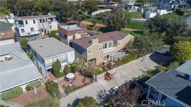 501 8th Street, Manhattan Beach, California 90266, 3 Bedrooms Bedrooms, ,2 BathroomsBathrooms,Residential,Sold,8th,SB18037612