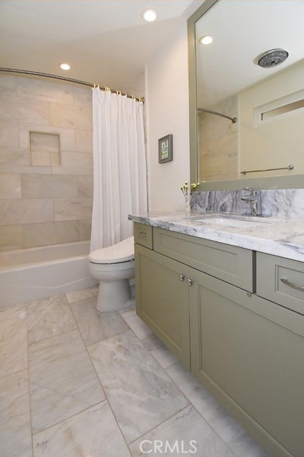Hallway Bathroom with Full Bath