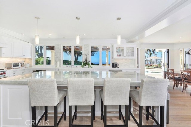 Kitchen with Breakfast Counter