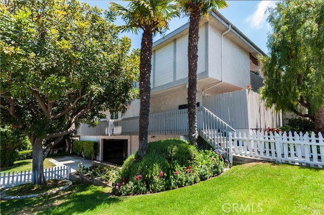 2000 Voorhees Avenue, Redondo Beach, California 90278, 2 Bedrooms Bedrooms, ,1 BathroomBathrooms,Residential,Sold,Voorhees,SB17127491