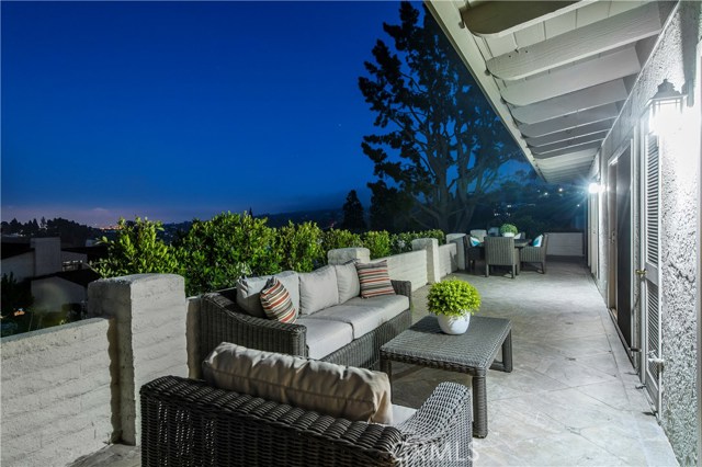 160 Aspen Way, Rolling Hills Estates, California 90274, 3 Bedrooms Bedrooms, ,2 BathroomsBathrooms,Residential,Sold,Aspen Way,PV20146258