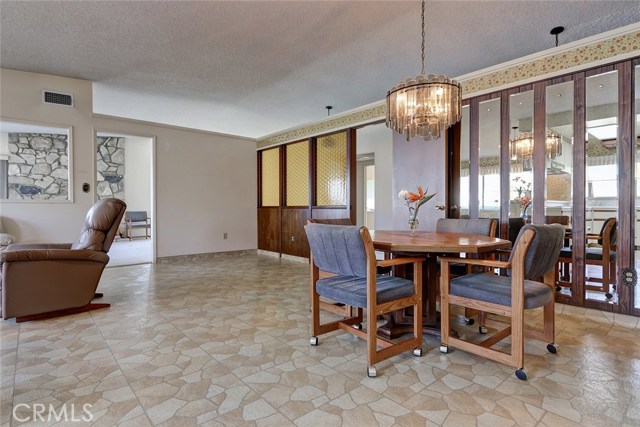 BREAKFAST AREA ALONG SIDE THE KITCHEN