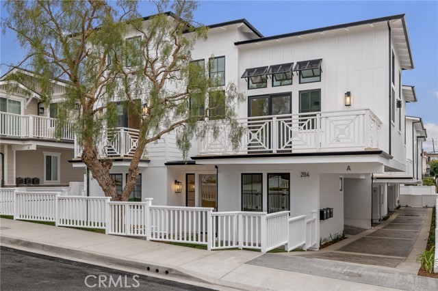 2114 Carnegie Lane, Redondo Beach, California 90278, 5 Bedrooms Bedrooms, ,5 BathroomsBathrooms,Residential,Sold,Carnegie,SB21029728
