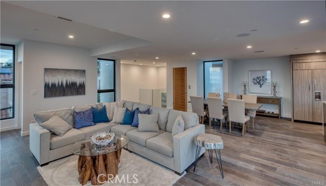 946 8th Street, Hermosa Beach, California 90254, 4 Bedrooms Bedrooms, ,3 BathroomsBathrooms,Residential,Sold,8th,SB20005641