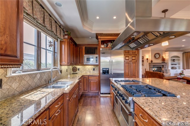 High-End Viking Appliances throughout the kitchen