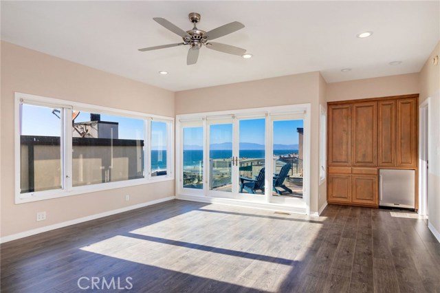 121 35th Street, Manhattan Beach, California 90266, 4 Bedrooms Bedrooms, ,4 BathroomsBathrooms,Residential,Sold,35th,SB19227401