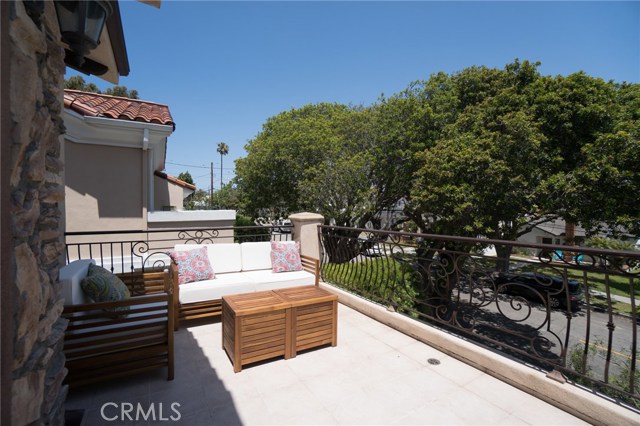 523 Lucia Avenue, Redondo Beach, California 90277, 4 Bedrooms Bedrooms, ,4 BathroomsBathrooms,Residential,Sold,Lucia,SB18107148