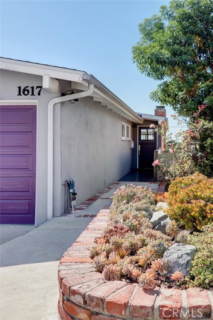 1617 Raymond Avenue, Hermosa Beach, California 90254, 3 Bedrooms Bedrooms, ,2 BathroomsBathrooms,Residential,Sold,Raymond,SB20048539
