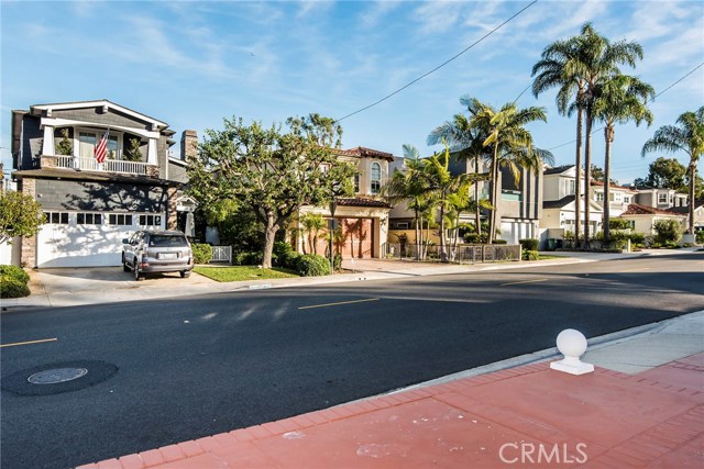 A look at the beautiful houses across the street. Build one of these as your Manhattan Beach dream house!