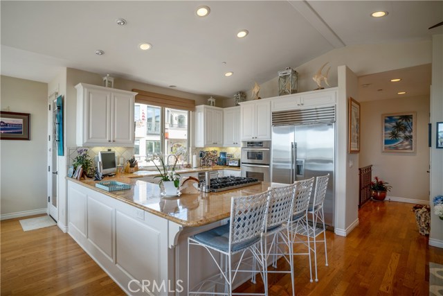 300 28th Street, Manhattan Beach, California 90266, 3 Bedrooms Bedrooms, ,3 BathroomsBathrooms,Residential,Sold,28th,SB20234864