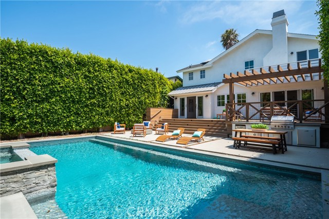 933 9th Street, Manhattan Beach, California 90266, 4 Bedrooms Bedrooms, ,2 BathroomsBathrooms,Residential,Sold,9th,SB21112500