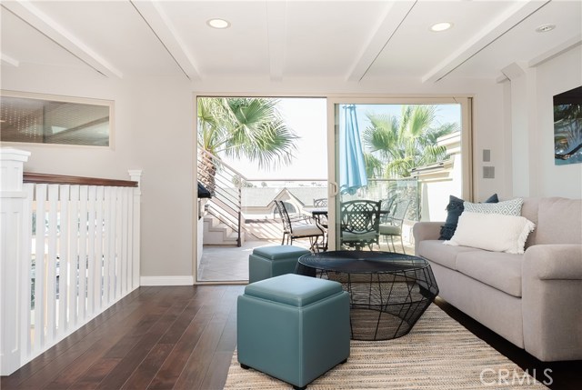 100 8th Street, Hermosa Beach, California 90254, 2 Bedrooms Bedrooms, ,1 BathroomBathrooms,Residential,Sold,8th,SB20203822