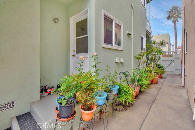 320 27th Street, Hermosa Beach, California 90254, ,Residential Income,Sold,27th,SB20240088