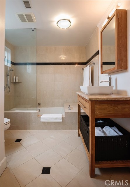 558 Rosecrans Avenue, Manhattan Beach, California 90266, 3 Bedrooms Bedrooms, ,3 BathroomsBathrooms,Residential,Sold,Rosecrans,SB20105712