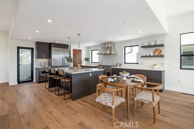 Central kitchen with bar seating, breakfast seating and adjacent dining area (shown here using reverse of 961 Unit A staging)