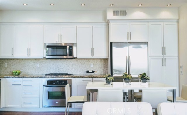2 Bed Home for Sale in Hawthorne, California