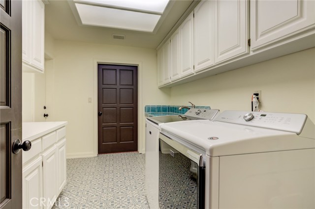 716 Lucia Avenue, Redondo Beach, California 90277, 3 Bedrooms Bedrooms, ,2 BathroomsBathrooms,Residential,Sold,Lucia,PV20207865