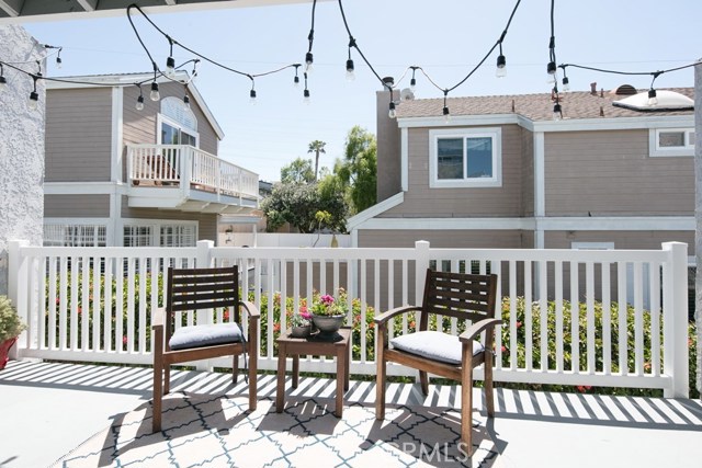 606 Guadalupe Avenue, Redondo Beach, California 90277, 2 Bedrooms Bedrooms, ,Residential,Sold,Guadalupe,PV18085371