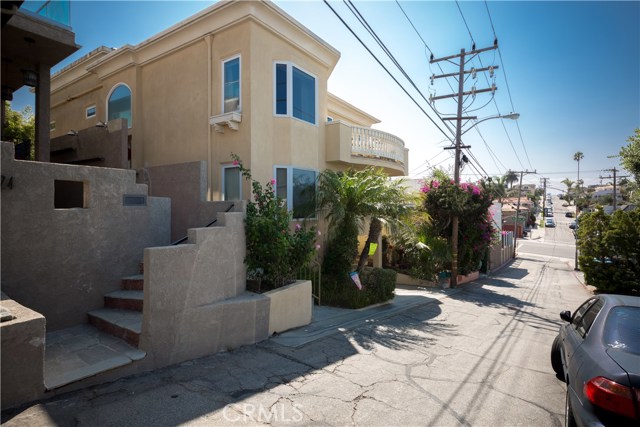 1220 Ocean Drive, Hermosa Beach, California 90254, 4 Bedrooms Bedrooms, ,3 BathroomsBathrooms,Residential,Sold,Ocean,SB17068697