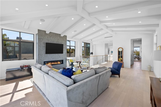 733 12th Street, Manhattan Beach, California 90266, 5 Bedrooms Bedrooms, ,6 BathroomsBathrooms,Residential,Sold,12th,SB21089898