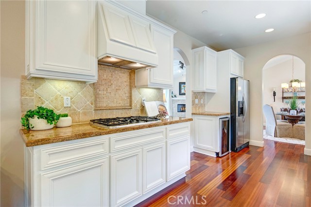 Granite countertops, 5 burner stovetop, beautiful cherry wood floors, built in wine fridge, pantry, and breakfast nook!