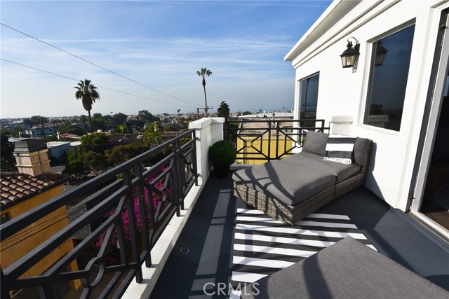 708 Manhattan Beach Blvd., Manhattan Beach, California 90266, 2 Bedrooms Bedrooms, ,2 BathroomsBathrooms,Residential,Sold,Manhattan Beach Blvd.,SB18012661