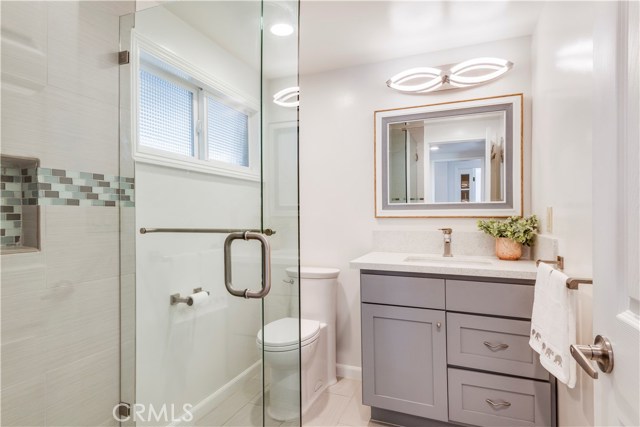 Upstairs Hallway Bathroom