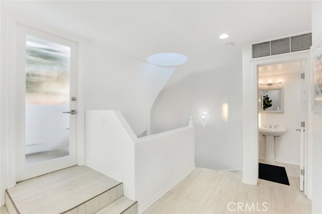 220 4th Street, Hermosa Beach, California 90254, 3 Bedrooms Bedrooms, ,4 BathroomsBathrooms,Residential,Sold,4th,PW18290182