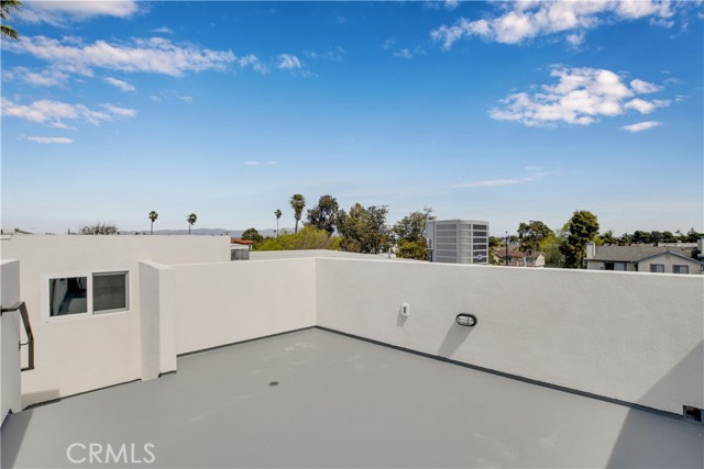 ROOFTOP DECK