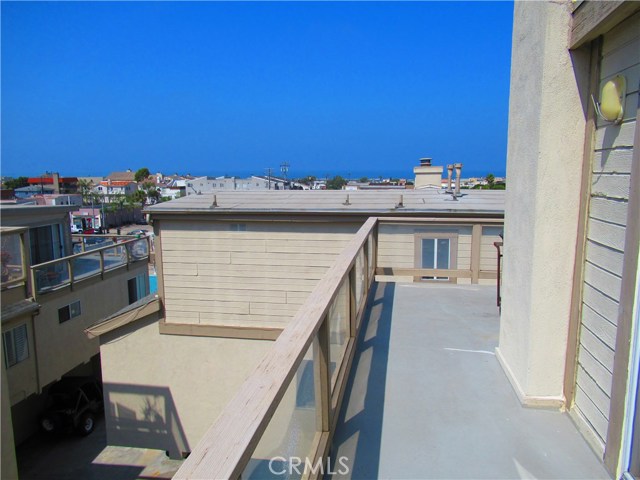 833 5th Street, Hermosa Beach, California 90254, 3 Bedrooms Bedrooms, ,2 BathroomsBathrooms,Residential,Sold,5th,SB17143481