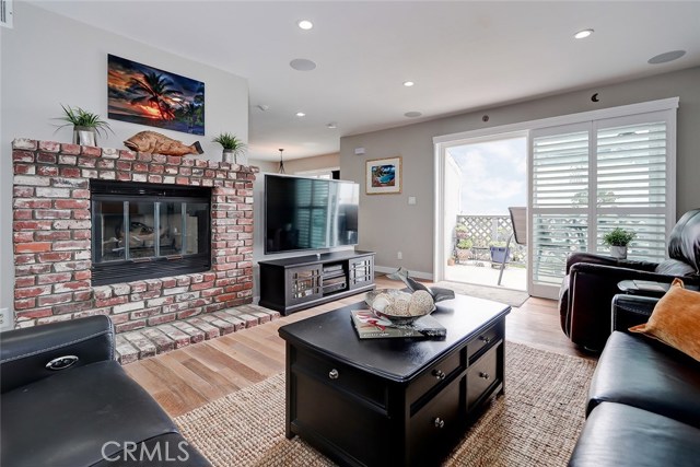 926 1st Street, Hermosa Beach, California 90254, 2 Bedrooms Bedrooms, ,2 BathroomsBathrooms,Residential,Sold,1st,SB20082752