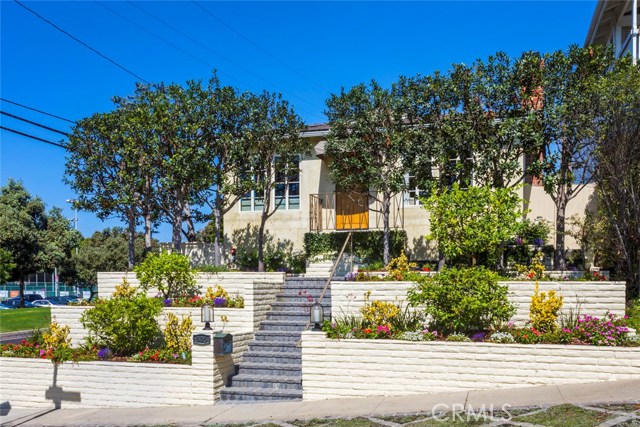 505 17th Street, Manhattan Beach, California 90266, 2 Bedrooms Bedrooms, ,2 BathroomsBathrooms,Residential,Sold,17th,SB19222936