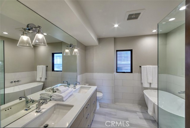 221 36th Street, Manhattan Beach, California 90266, 3 Bedrooms Bedrooms, ,3 BathroomsBathrooms,Residential,Sold,36th,SB20135528